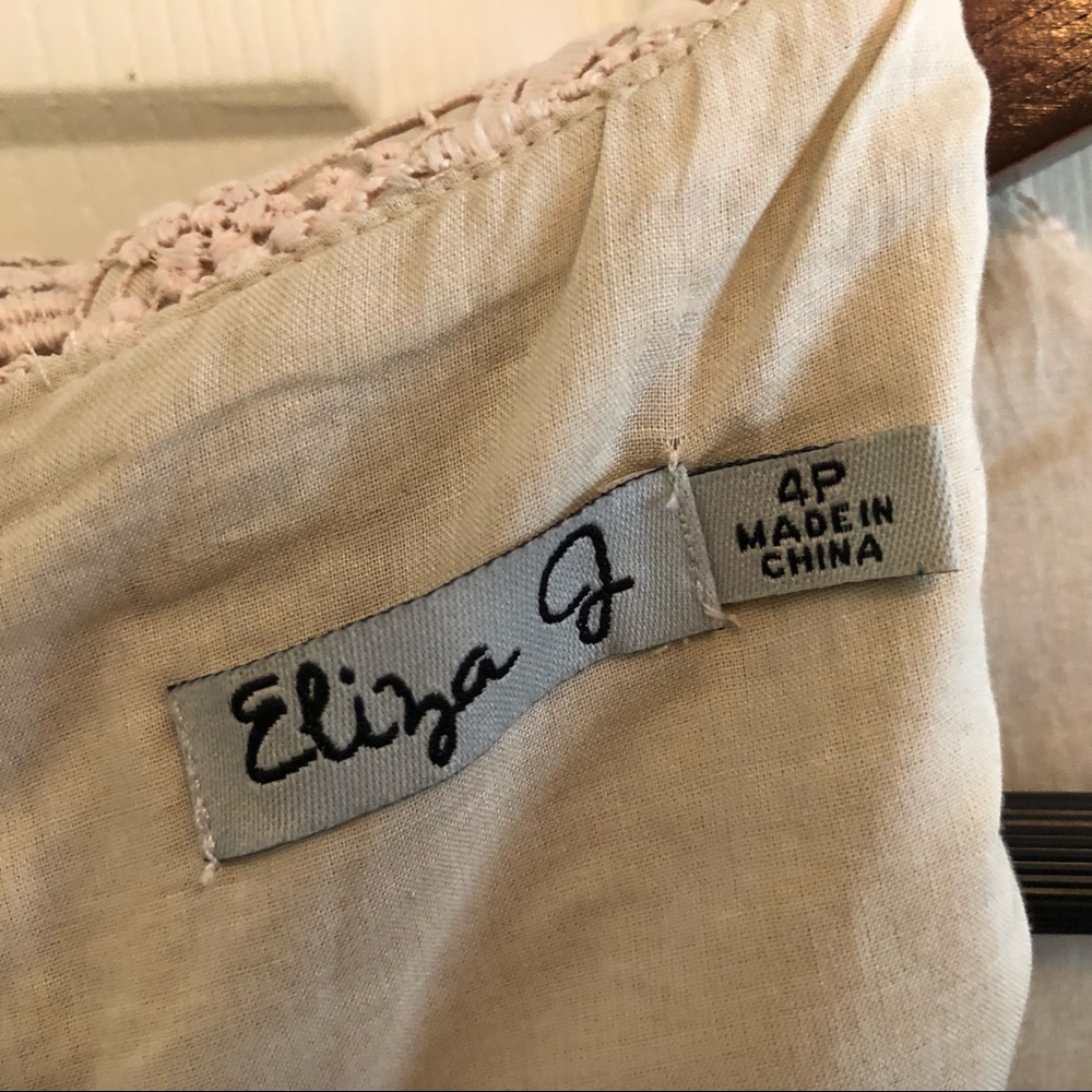 Eliza J lace layered cap sleeve dress size 4P - Picture 5 of 5
